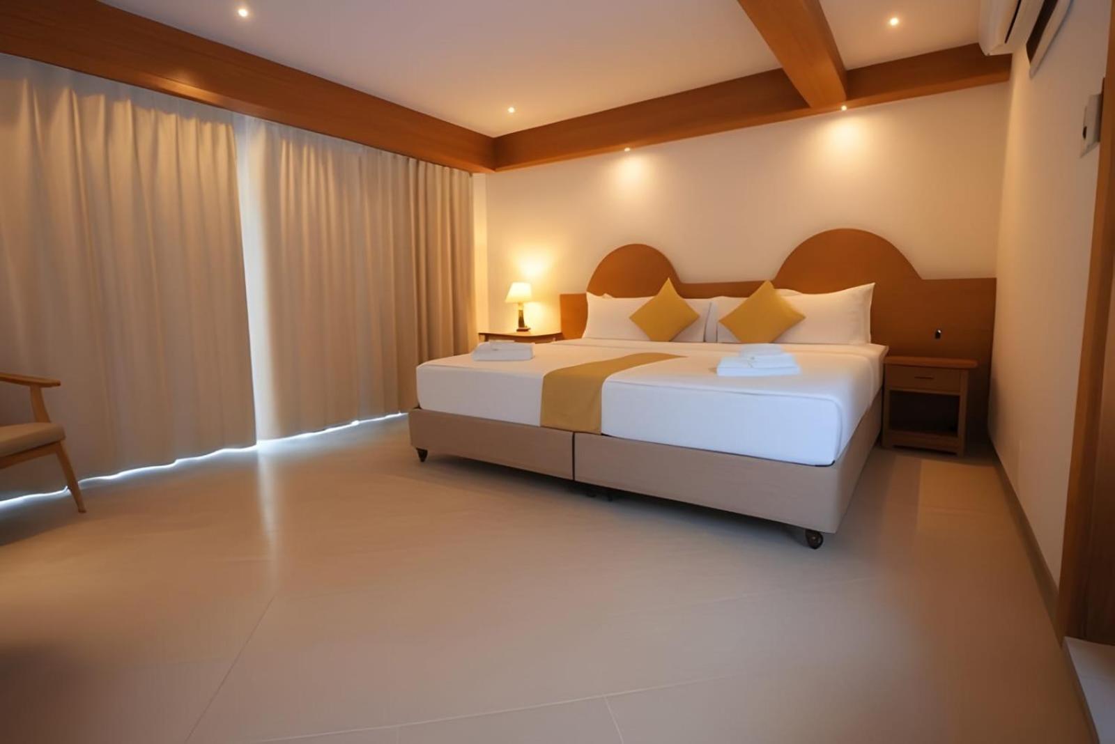 Hack Patong Beach Hotel Esterno foto
