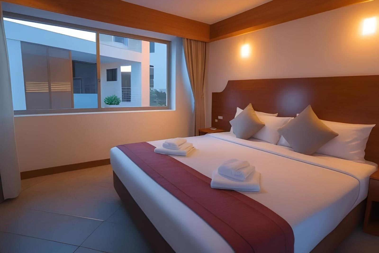Hack Patong Beach Hotel Esterno foto
