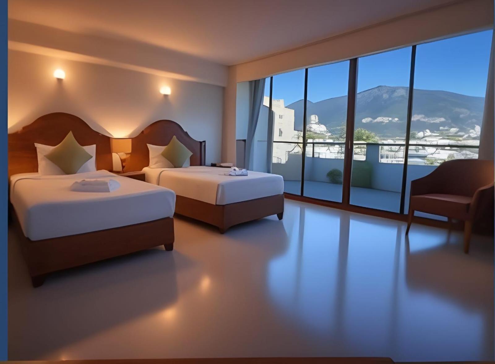 Hack Patong Beach Hotel Esterno foto