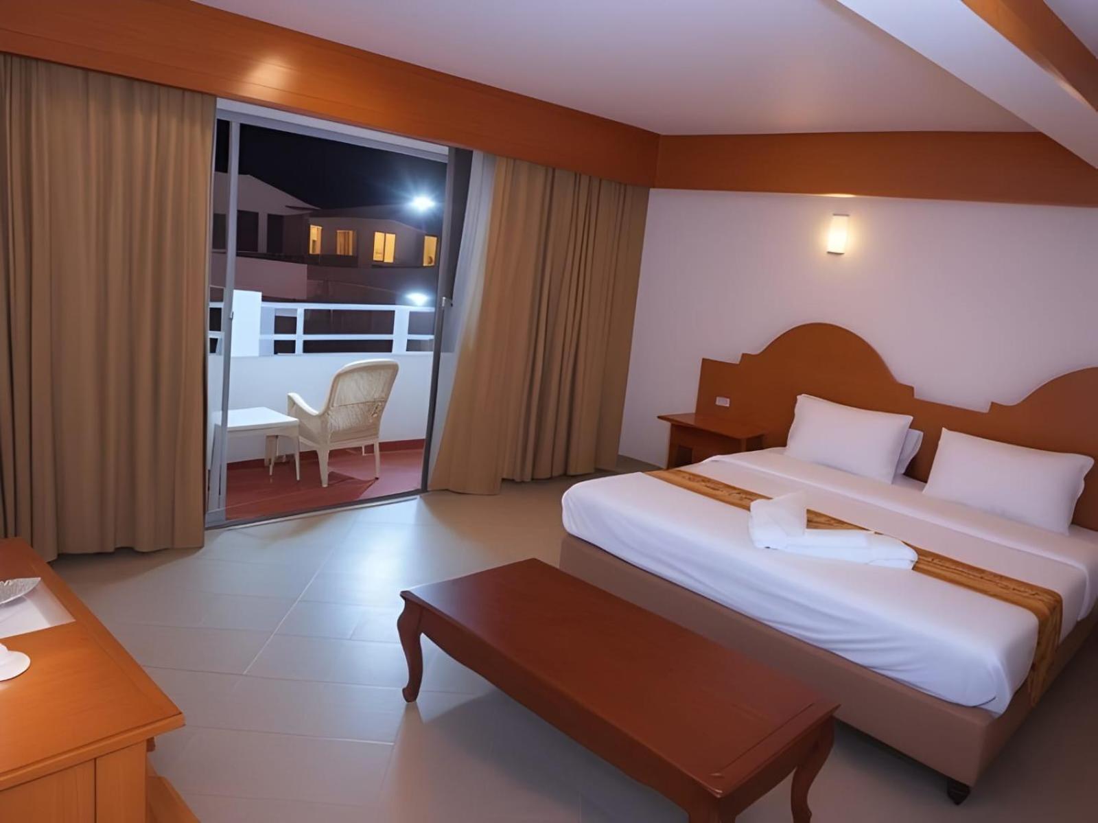 Hack Patong Beach Hotel Esterno foto
